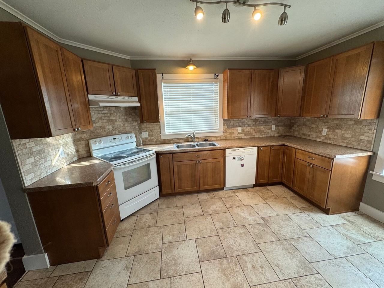 1237 5th Ave N - Photo 2 of 12