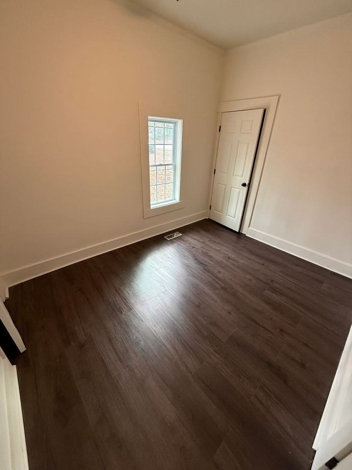 515 Lovvorn Rd - Photo 6 of 7