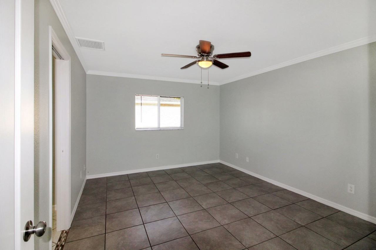 4434 Maywood Ln - Photo 7 of 13