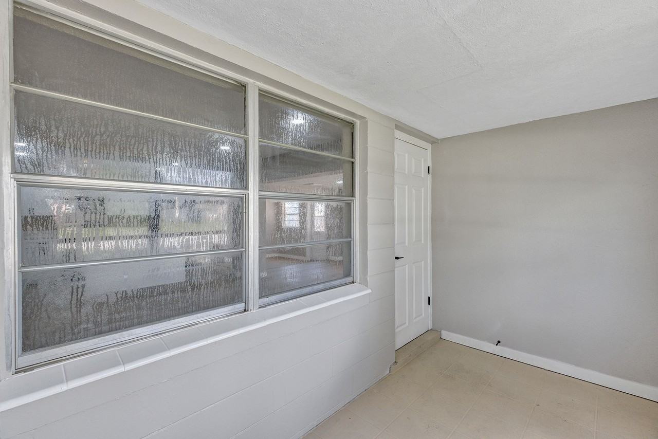 231 Stanley Ave - Photo 3 of 36