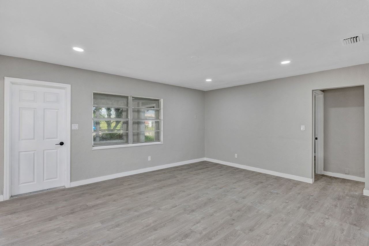 231 Stanley Ave - Photo 7 of 36