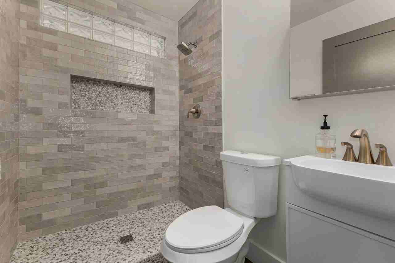 1213 E Moreland St - Photo 7 of 12