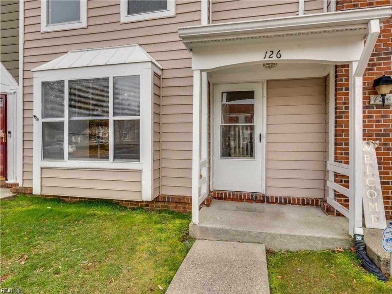 126 Whitewater Dr - Photo 2 of 26