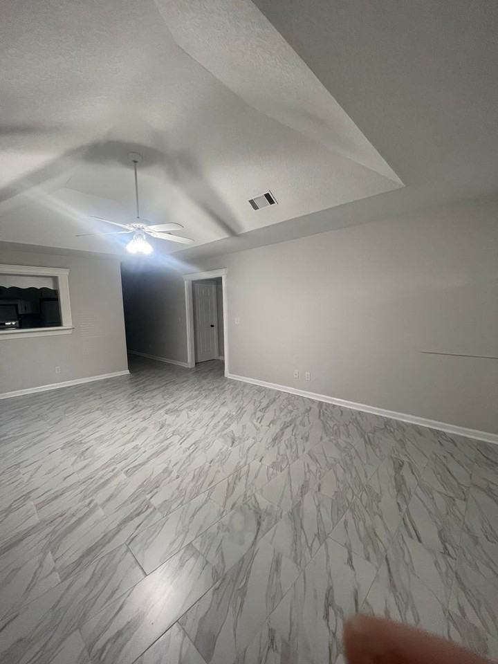 202 Leeswood Cir - Photo 2 of 13