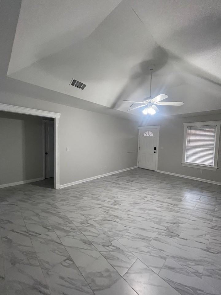 202 Leeswood Cir - Photo 5 of 13