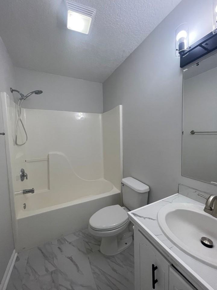 202 Leeswood Cir - Photo 7 of 13