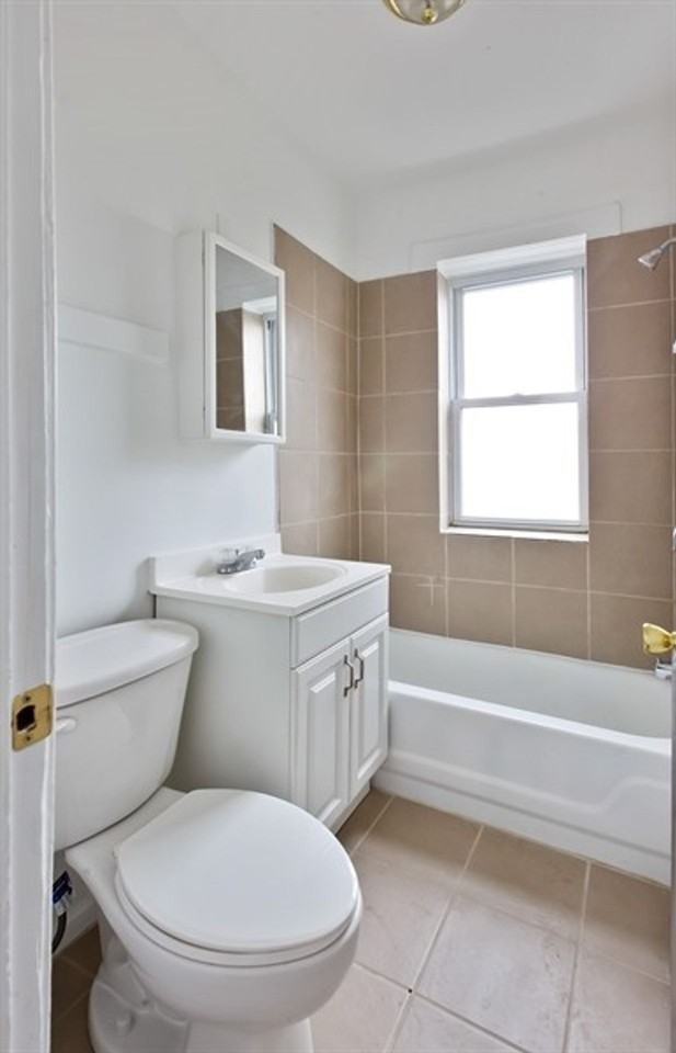 10201 S St Lawrence Ave 601 - Photo 3 of 21