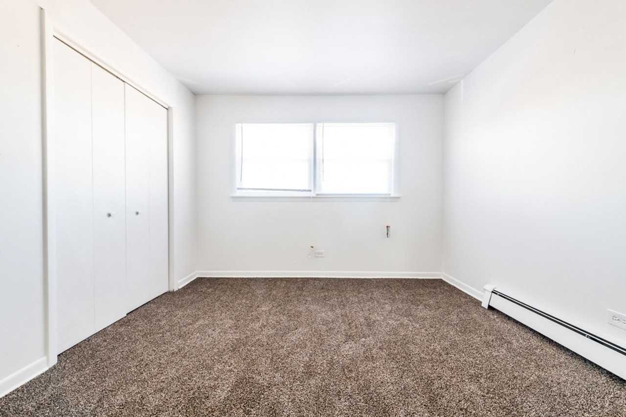 1121-1125 W 127th Calumet Park, IL 60827 - Photo 5 of 24