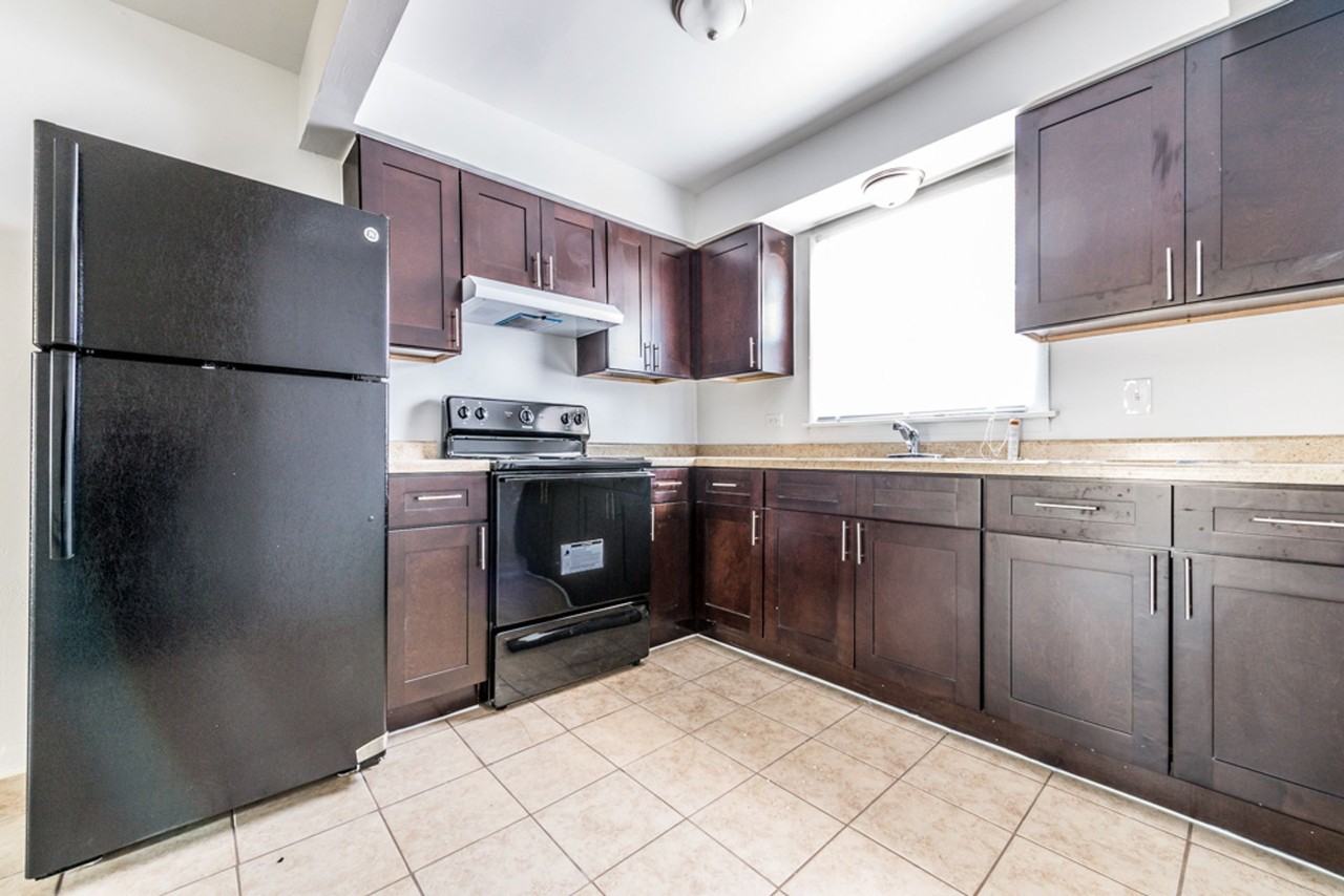 1121 W 127th ST - Photo 3 of 23