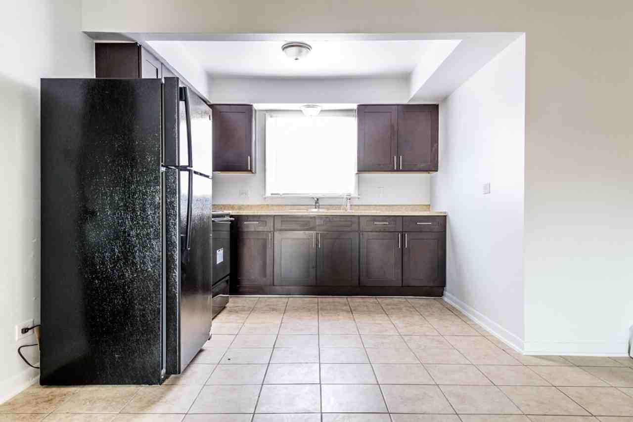 1121 W 127th ST - Photo 4 of 23