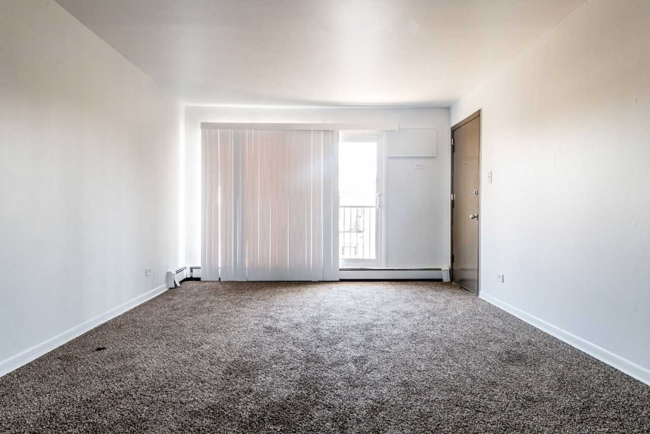 1121 W 127th ST - Photo 6 of 23