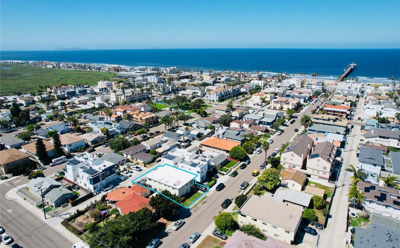 Evergreen Apartments | Walkable Coastal Living Near the Beach in Imperial Beach - Photo 3 of 3