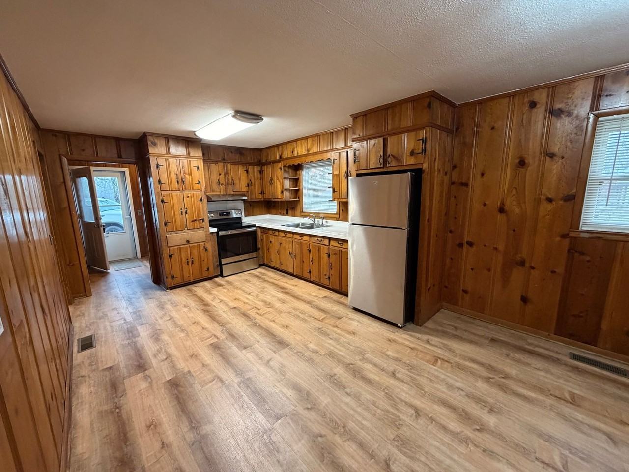 1060 Peeler Hill Rd - Photo 3 of 19