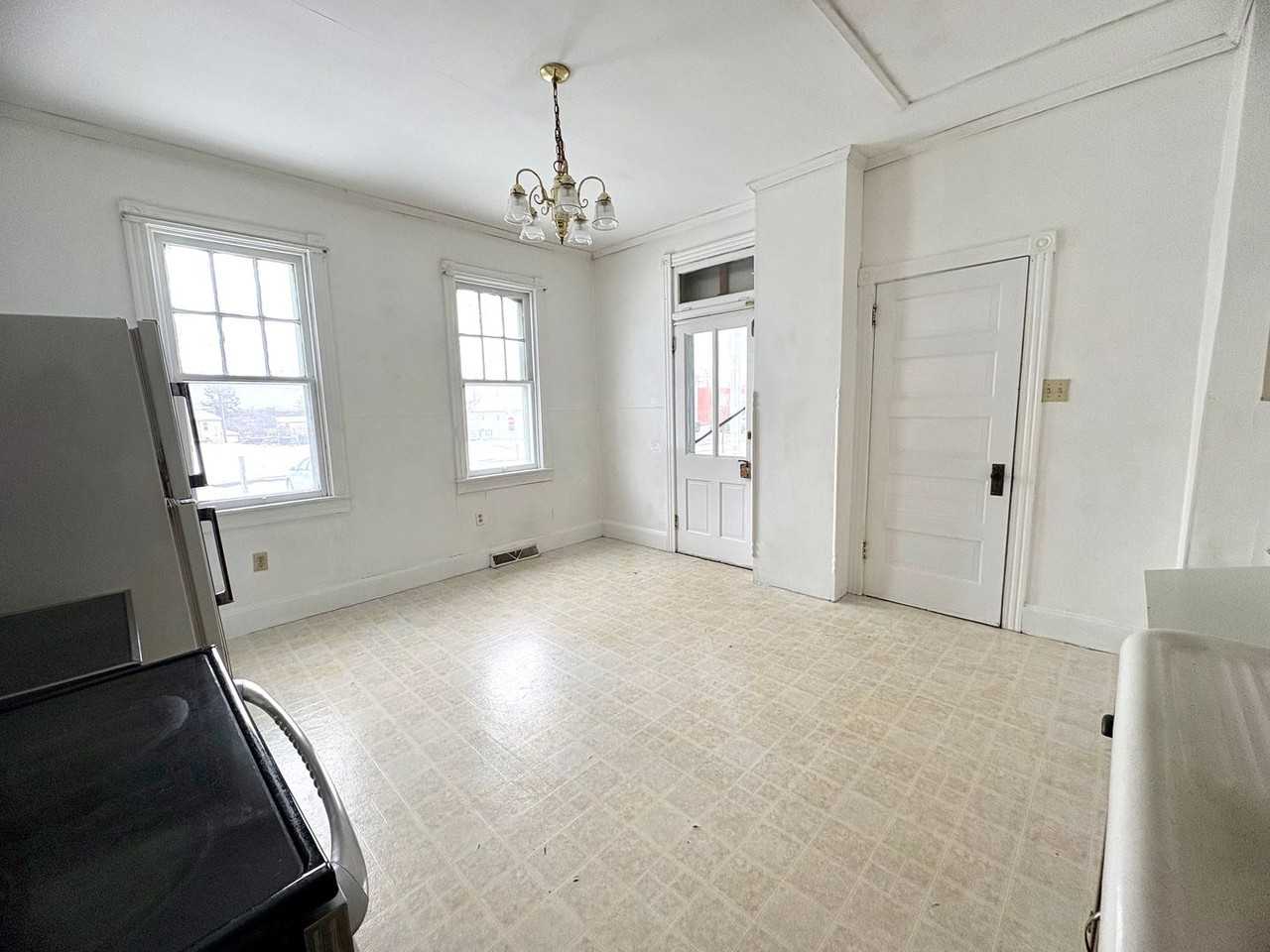 446 W High St - Photo 7 of 21