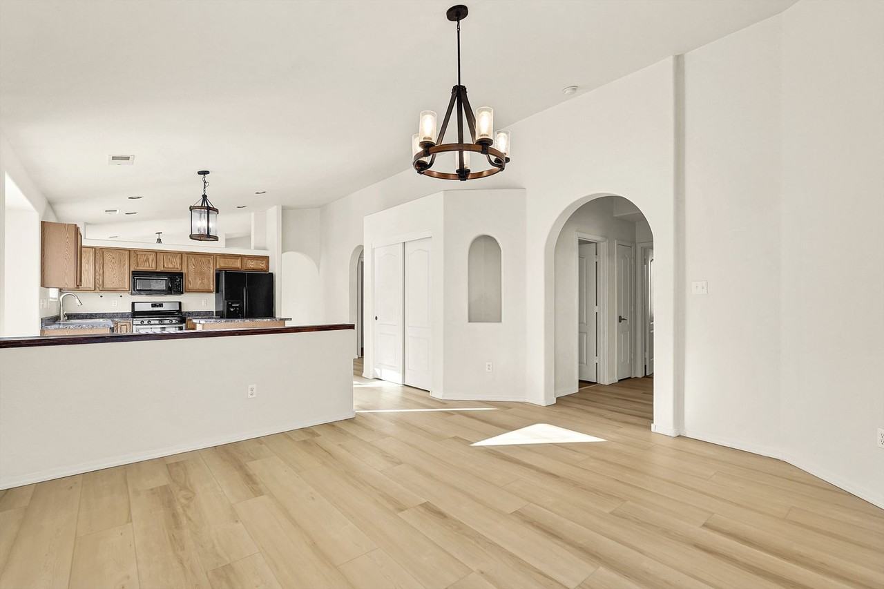 3804 Wayne Rd Ne - Photo 5 of 29