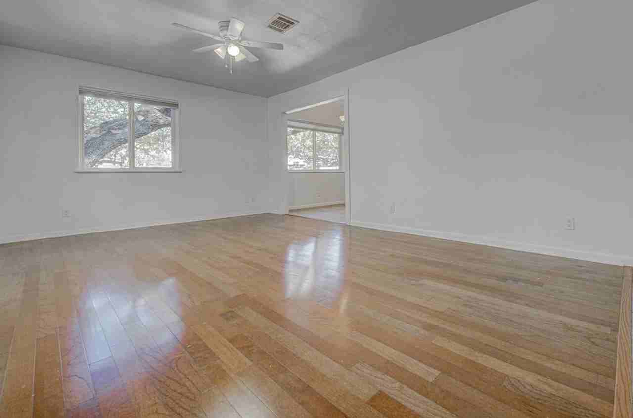 2400 Spring Creek Dr - Photo 4 of 37