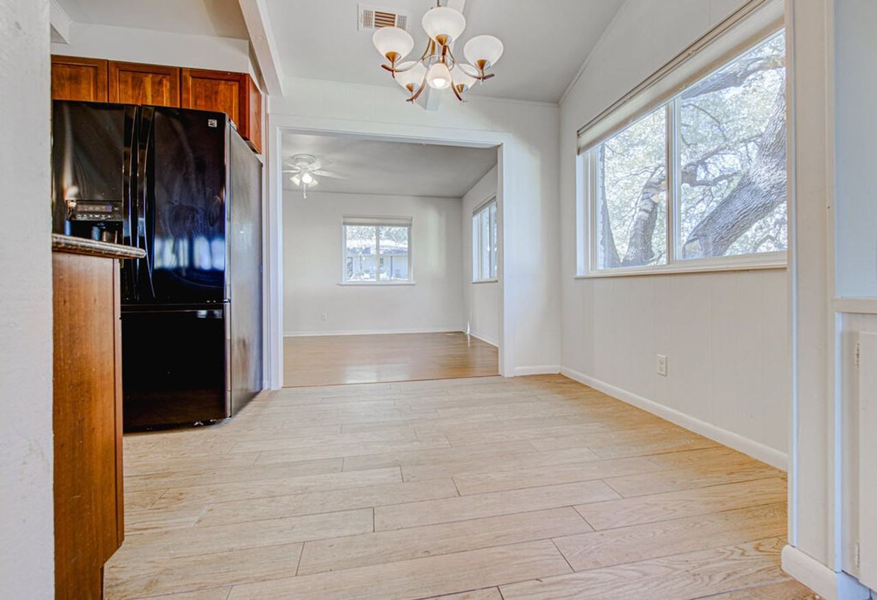 2400 Spring Creek Dr - Photo 7 of 37