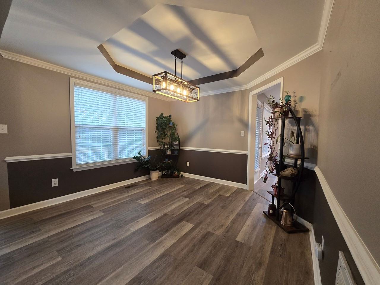 135 Leggett Dr - Photo 2 of 34