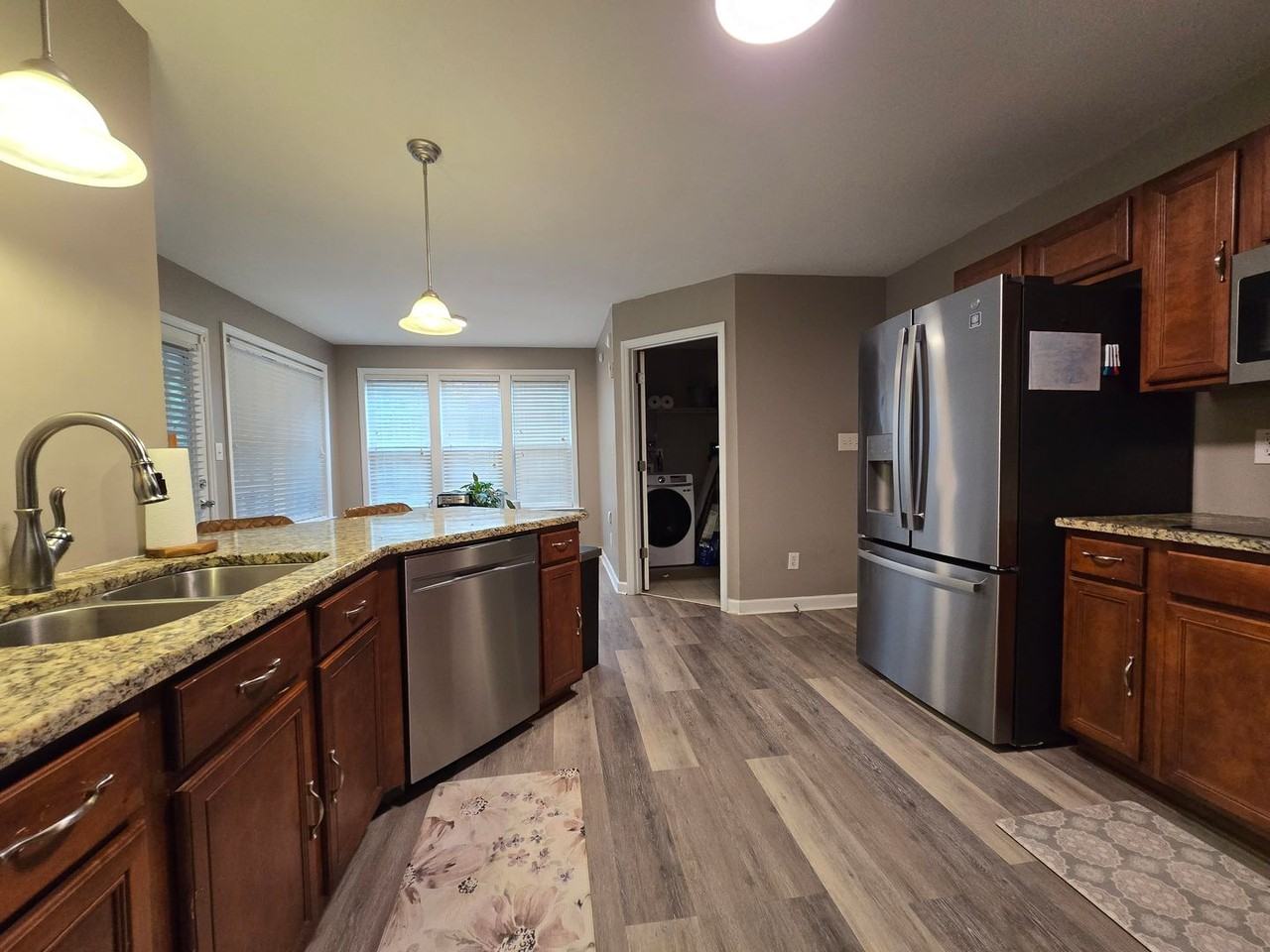 135 Leggett Dr - Photo 5 of 34