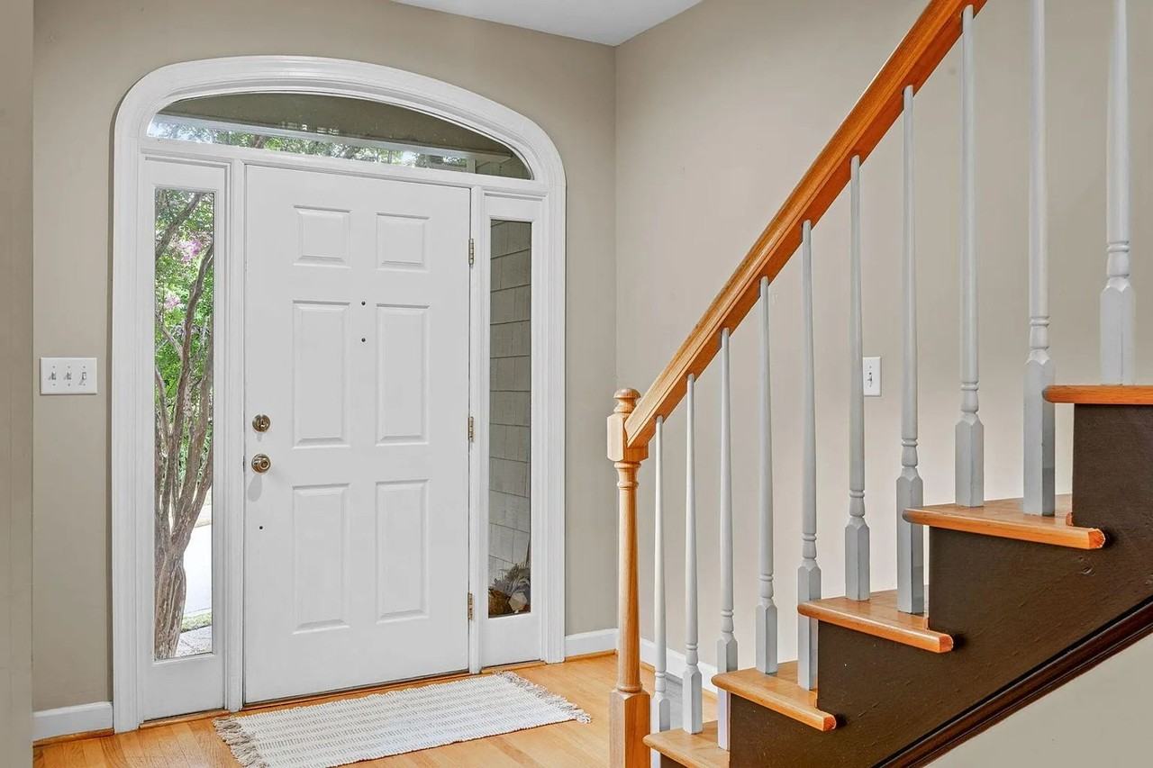 815 N Columbia St - Photo 2 of 27