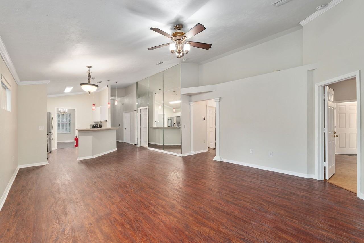 2114 Nw 52nd Pl - Photo 3 of 34