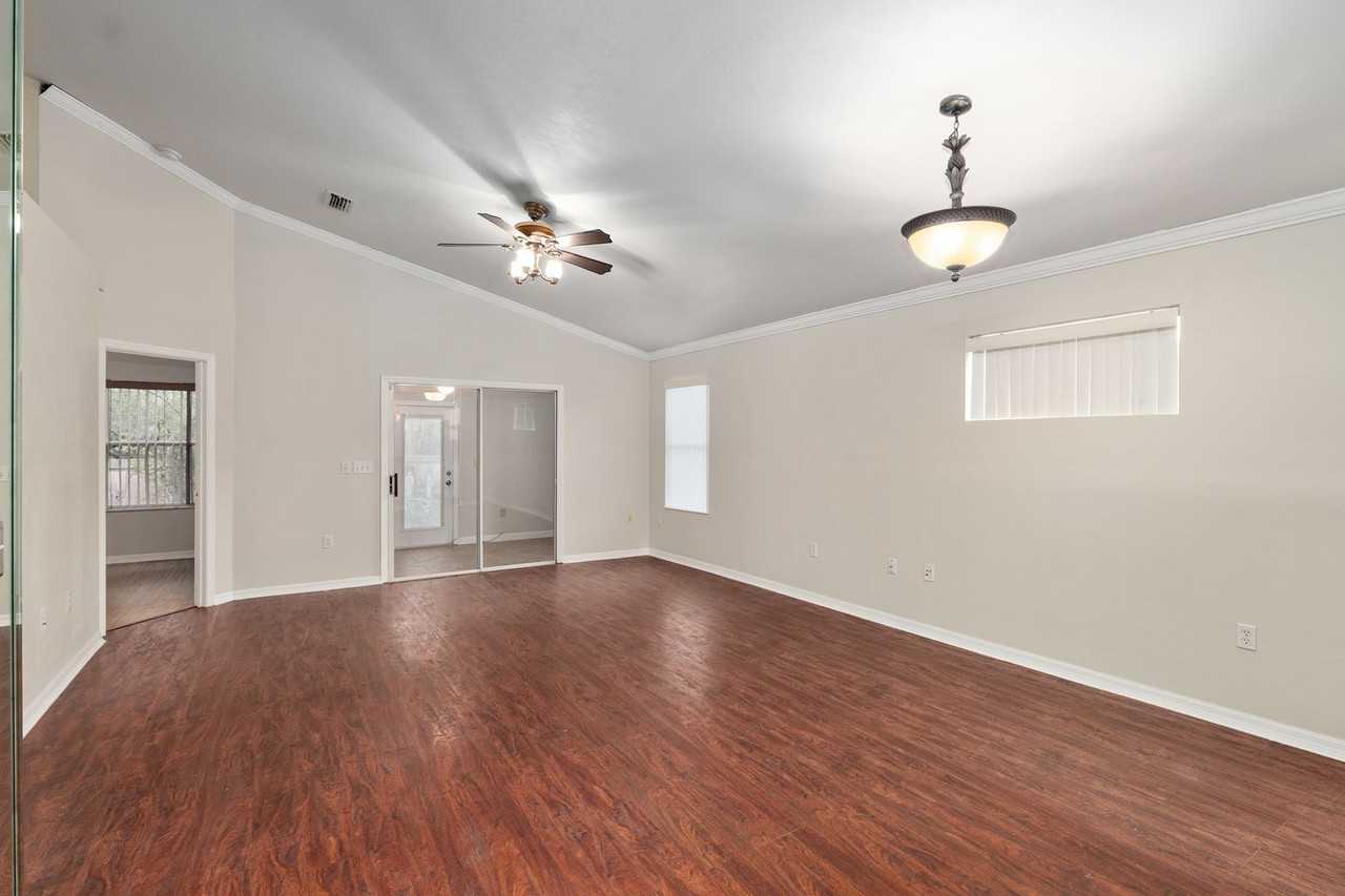 2114 Nw 52nd Pl - Photo 4 of 34