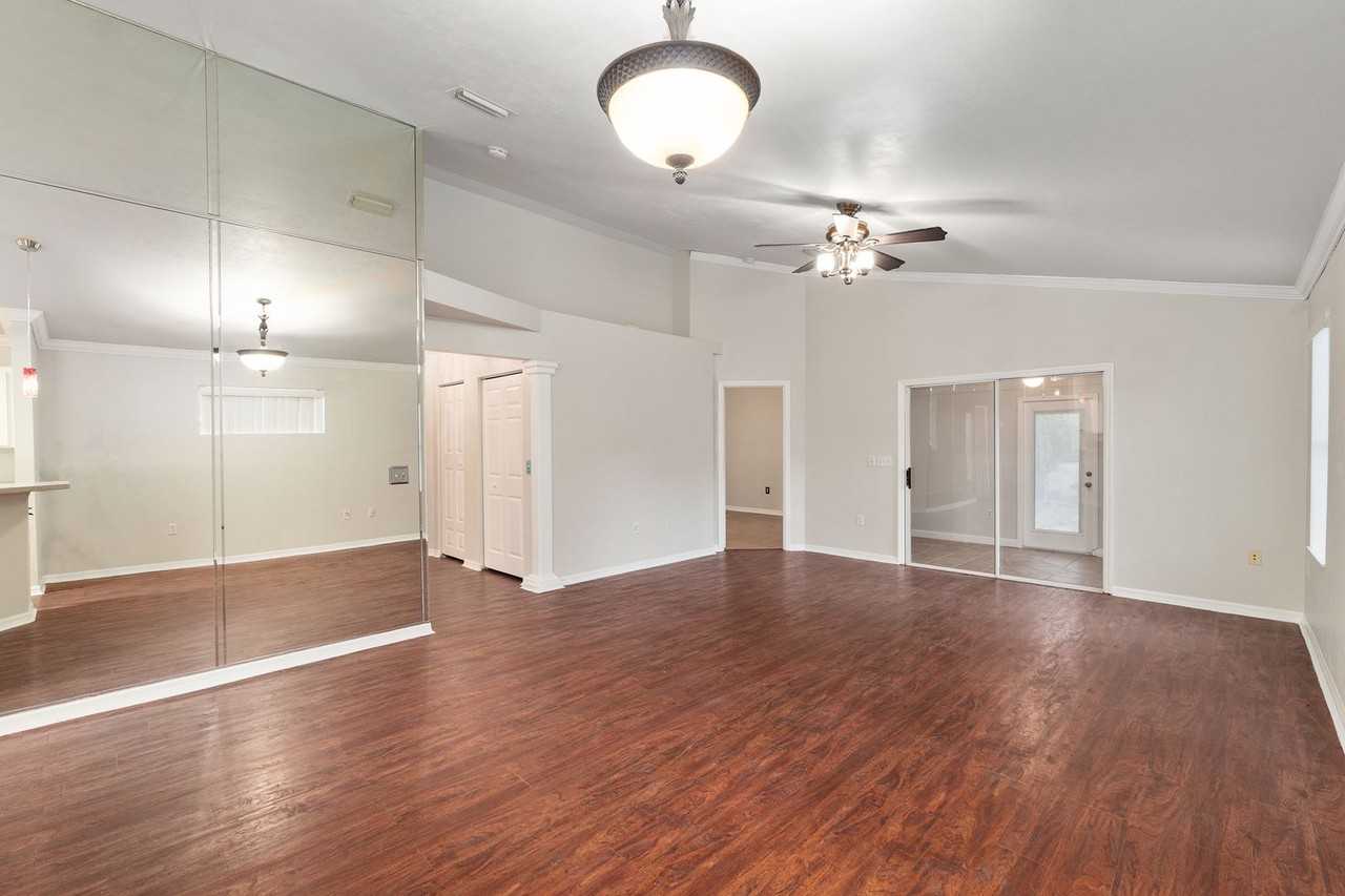 2114 Nw 52nd Pl - Photo 5 of 34