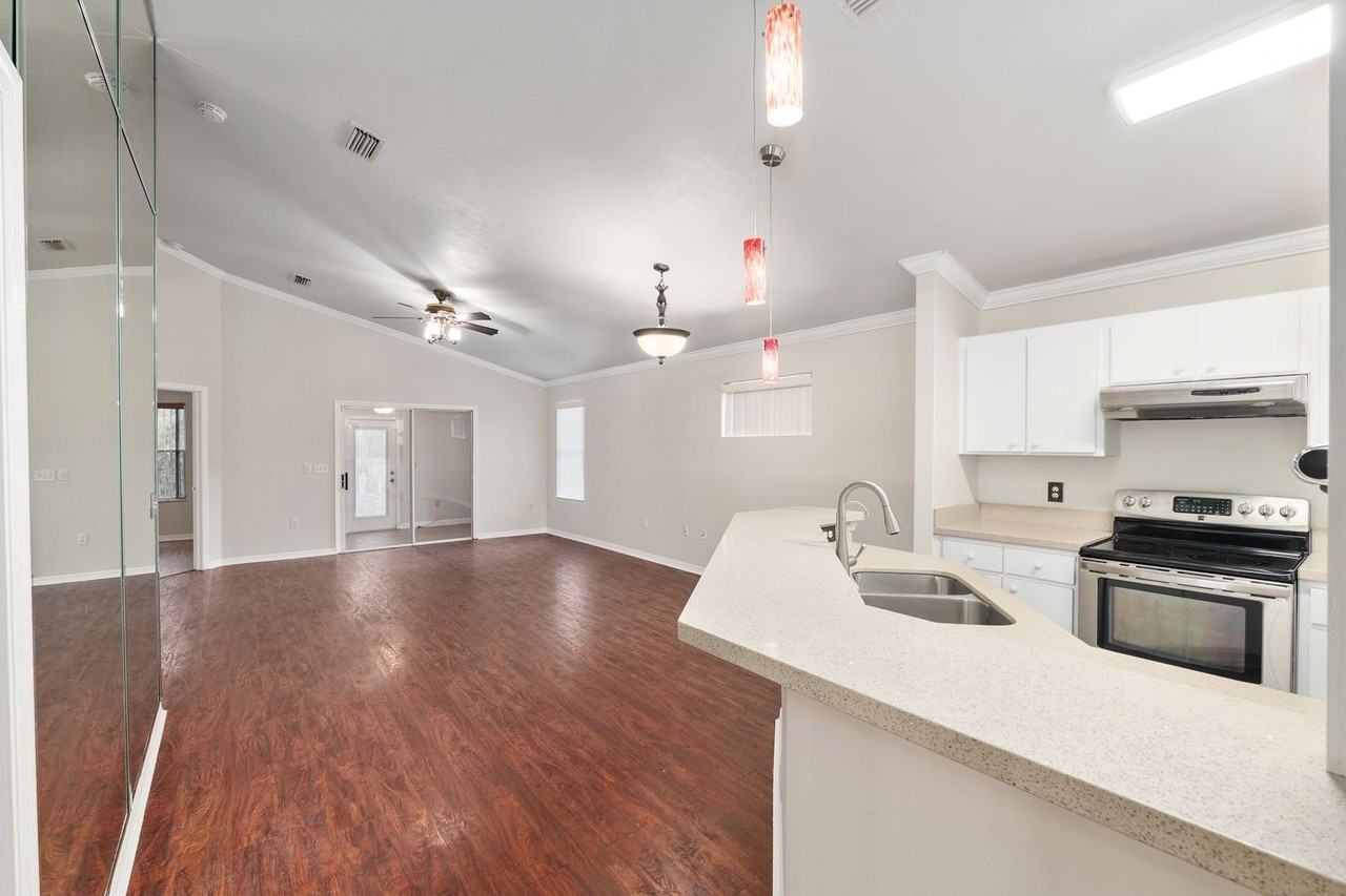 2114 Nw 52nd Pl - Photo 7 of 34