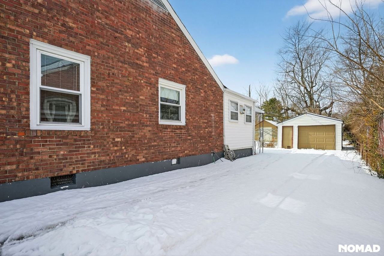 1015 W Indian Trl - Photo 4 of 32