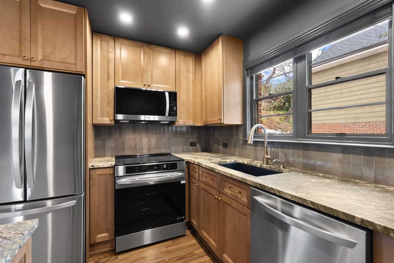 114 W Park Ave - Photo 6 of 27