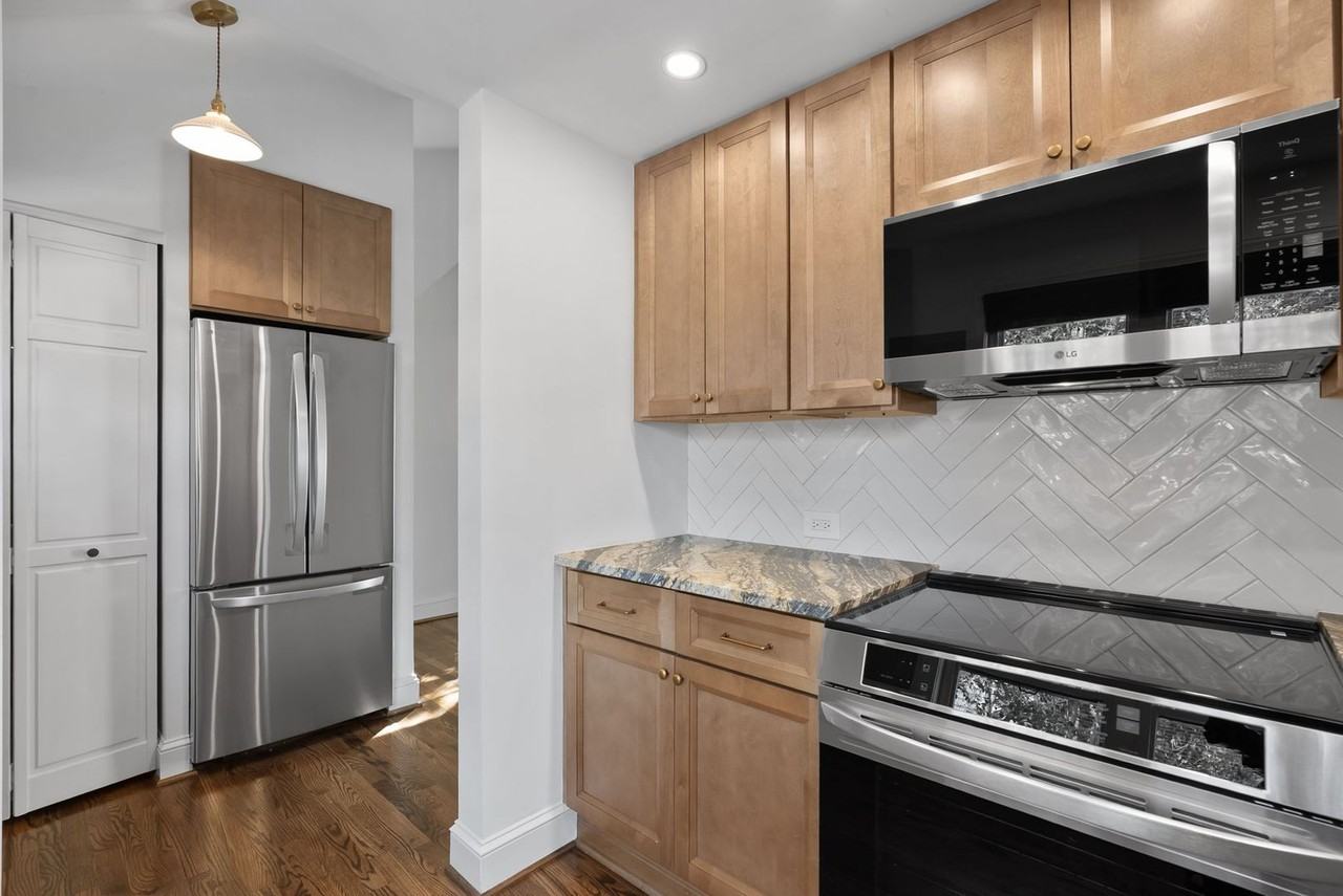 114 W Park Ave - Photo 3 of 26