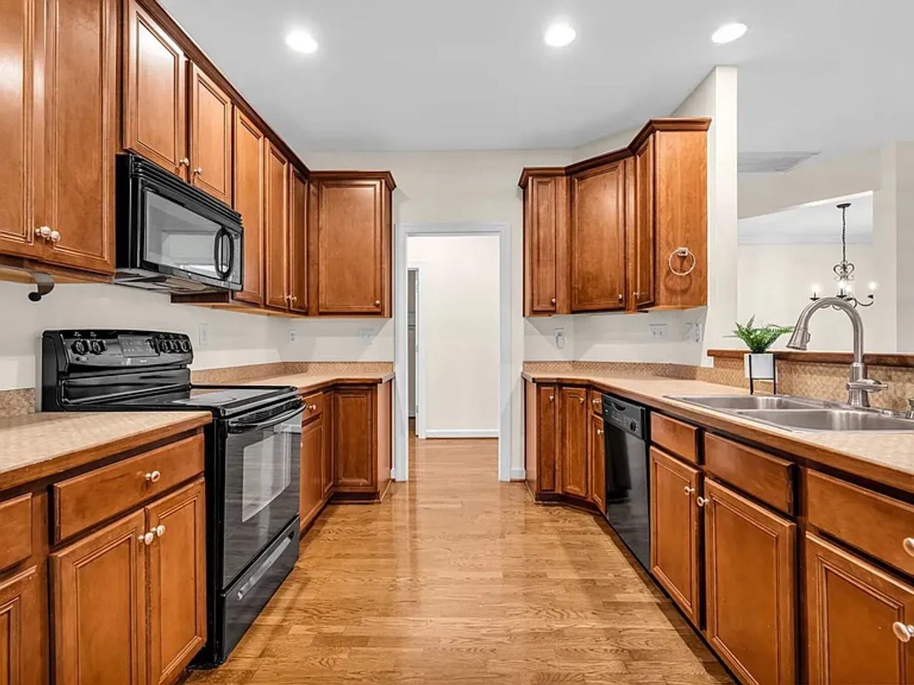 8105 Satillo Ln - Photo 3 of 21