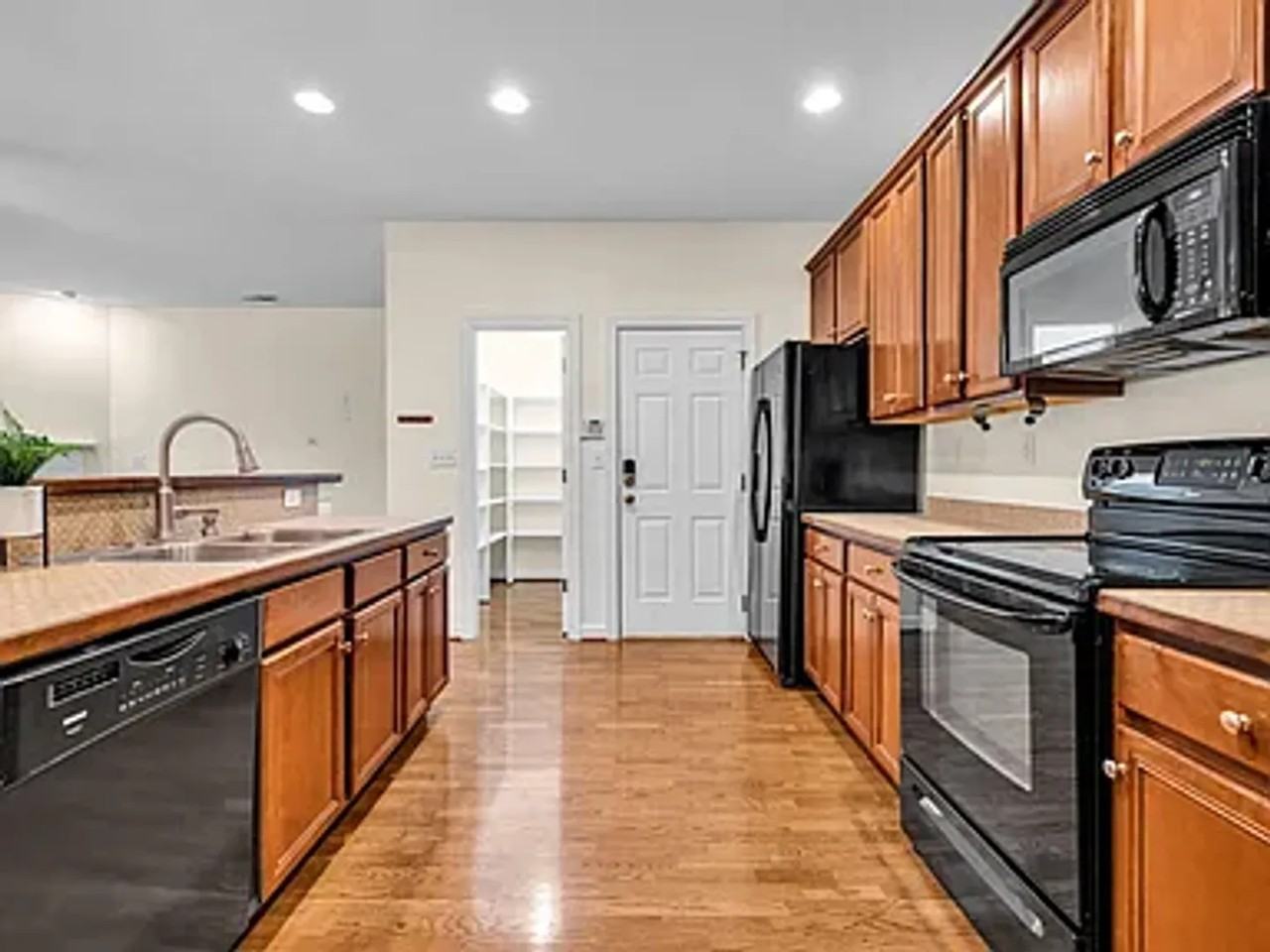 8105 Satillo Ln - Photo 4 of 21