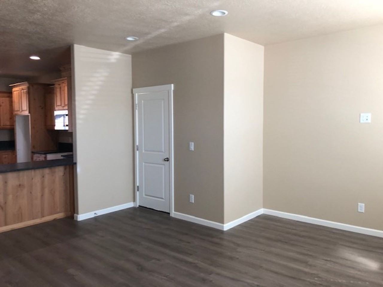 1023 Alexis Ln N - Photo 3 of 6