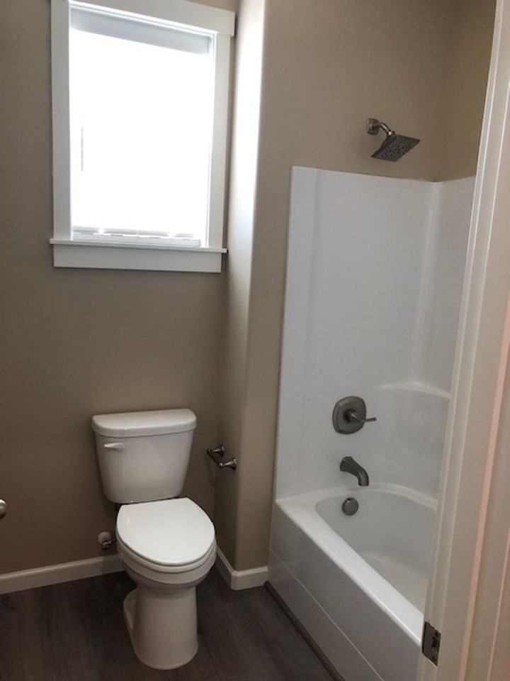 1023 Alexis Ln N - Photo 5 of 6