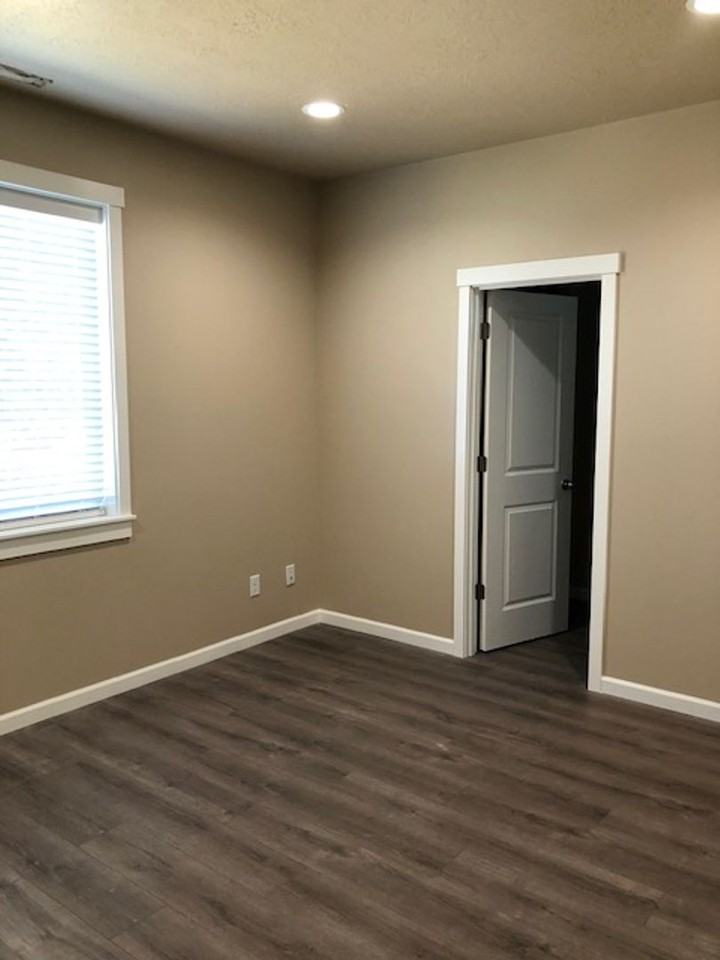 1023 Alexis Ln N - Photo 6 of 6