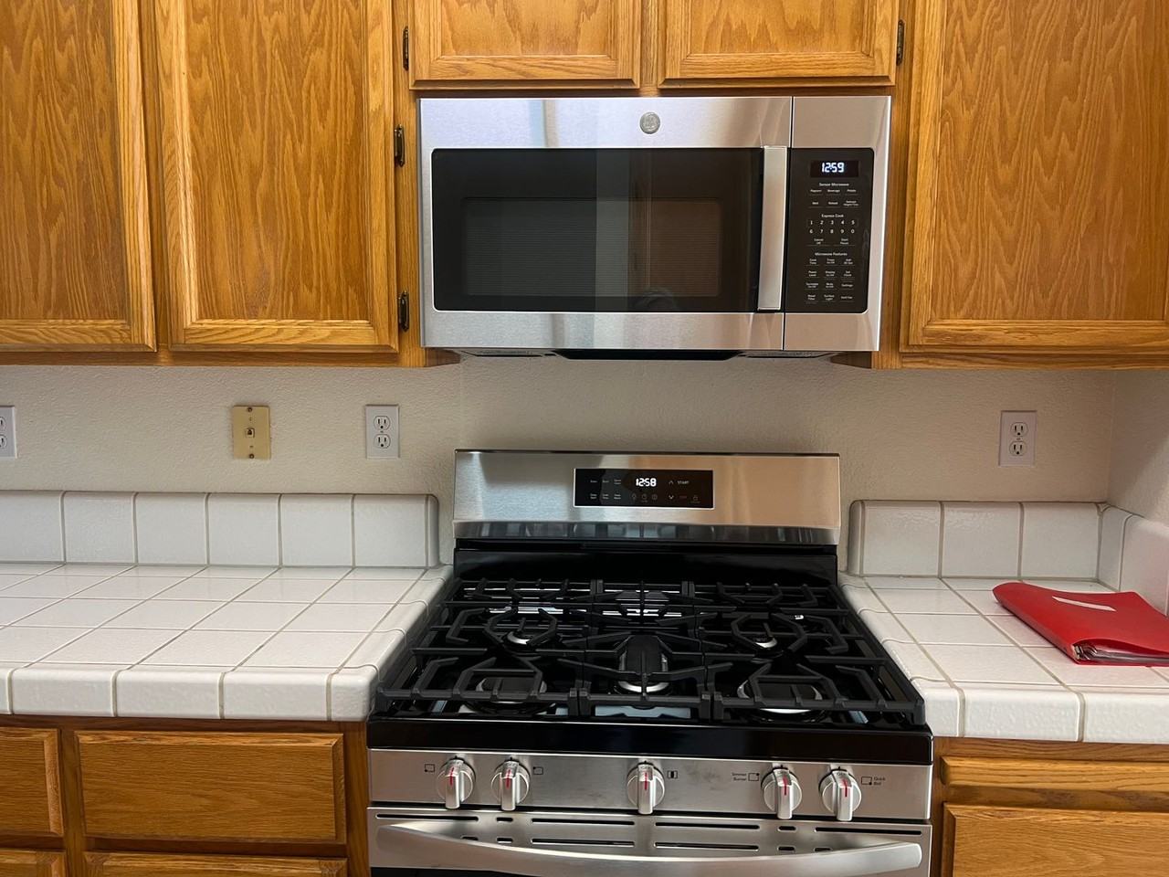 480 Stern Dr - Photo 2 of 34