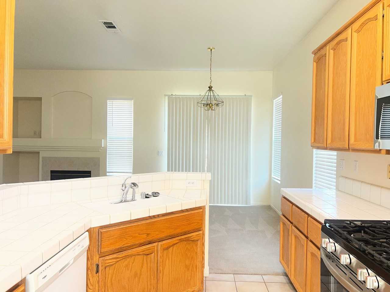 480 Stern Dr - Photo 3 of 34