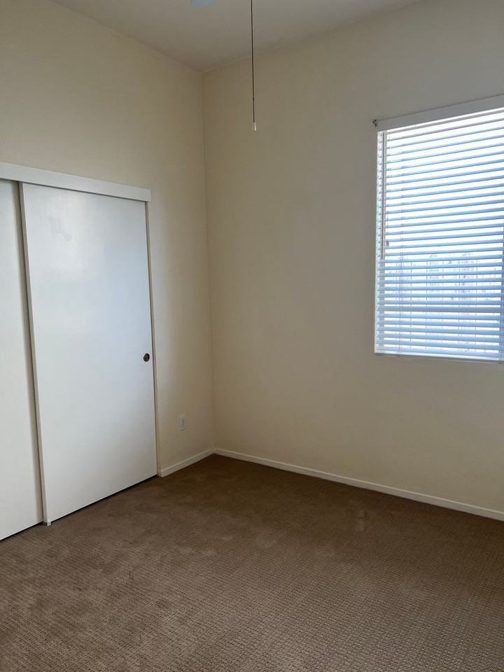 480 Stern Dr - Photo 4 of 34