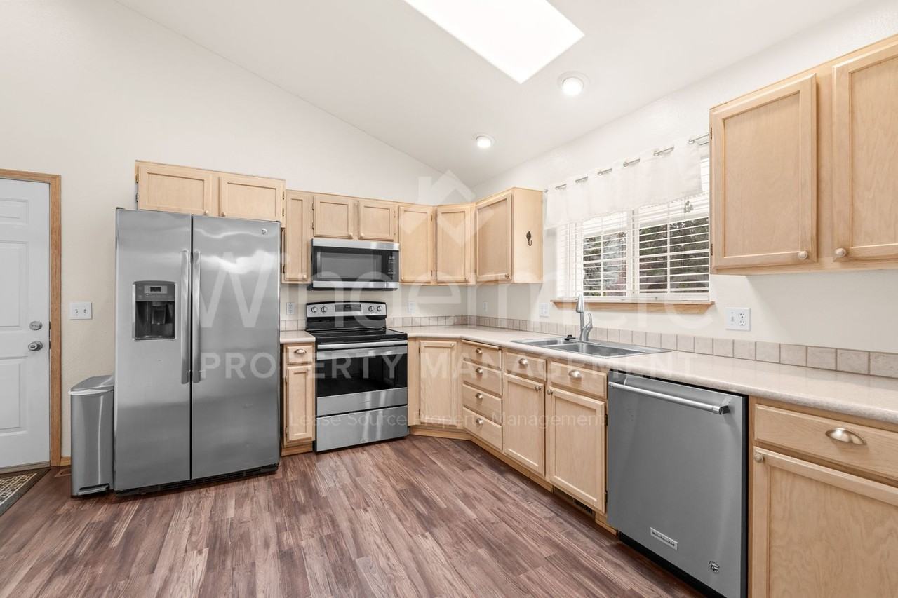 909 E 1st Ave - Photo 2 of 39