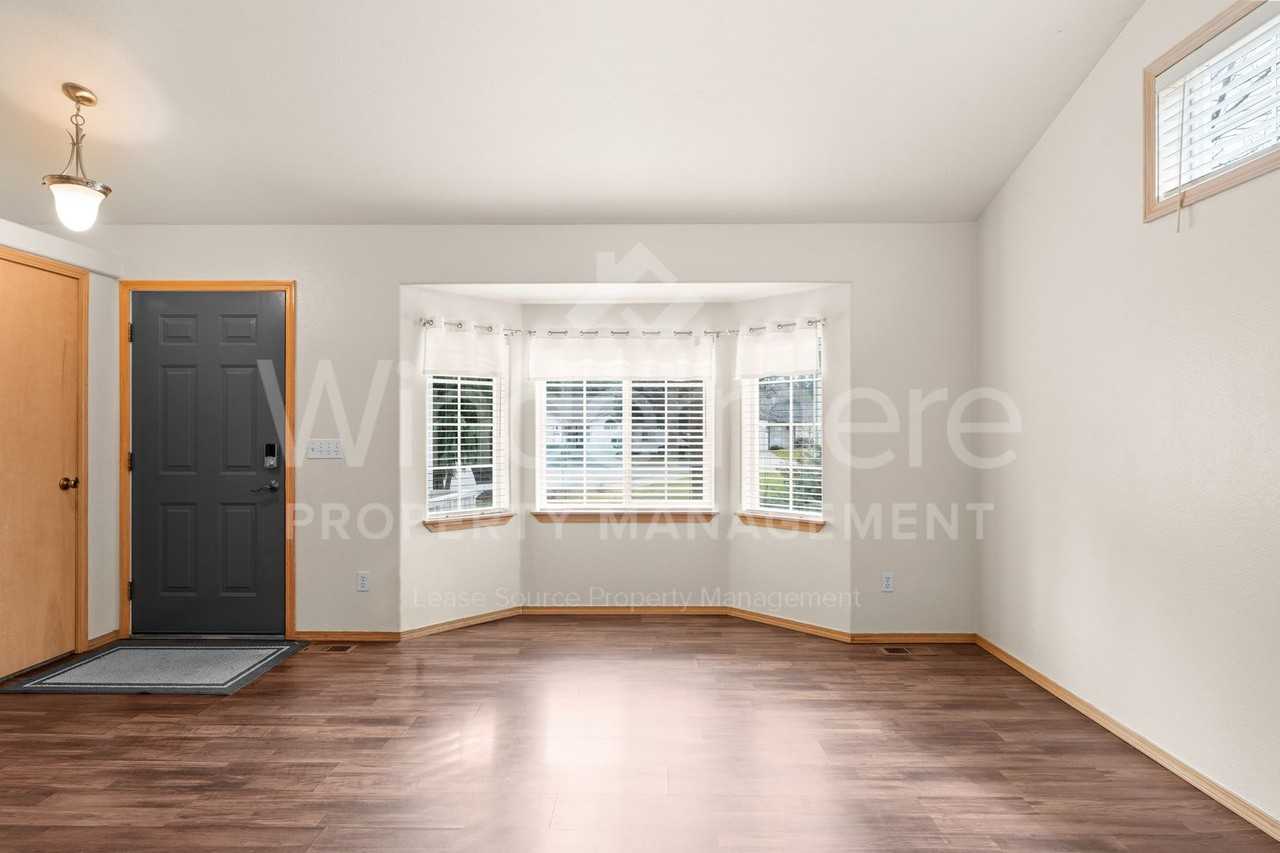 909 E 1st Ave - Photo 5 of 39