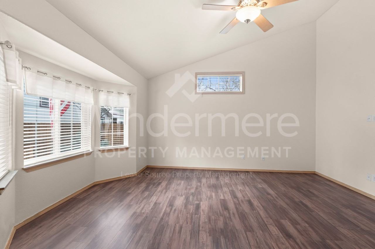 909 E 1st Ave - Photo 6 of 39