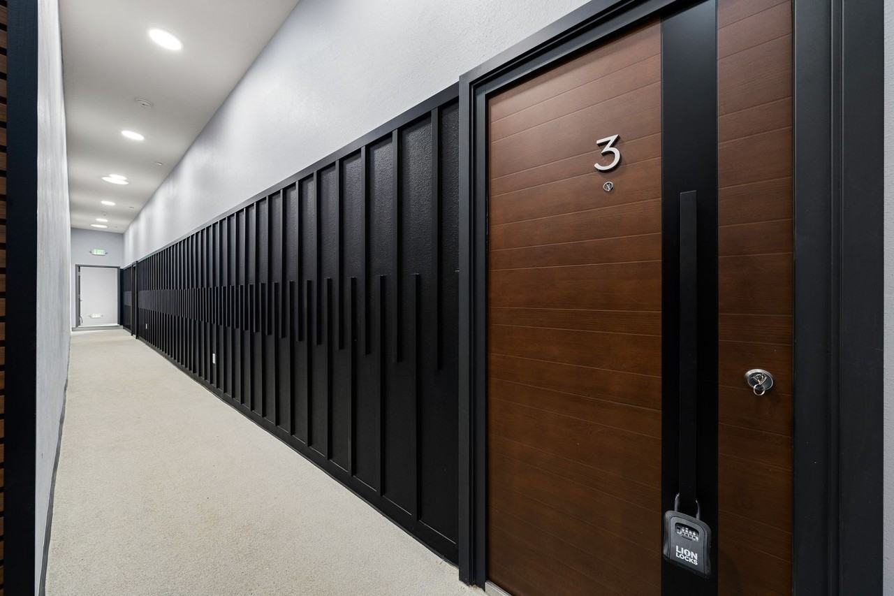 313 D St - Photo 3 of 35