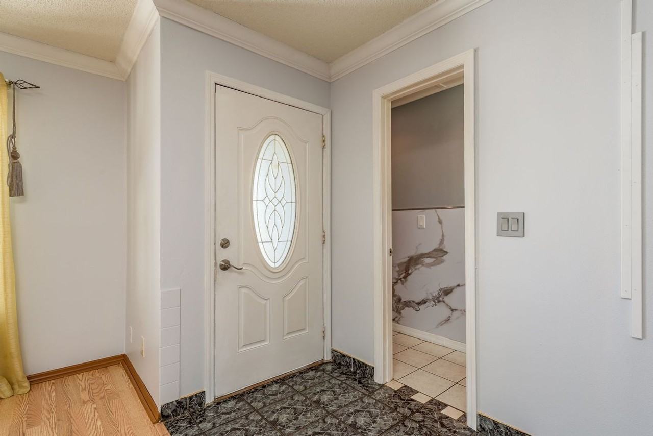 7912 Soaring Trail Ln - Photo 5 of 39