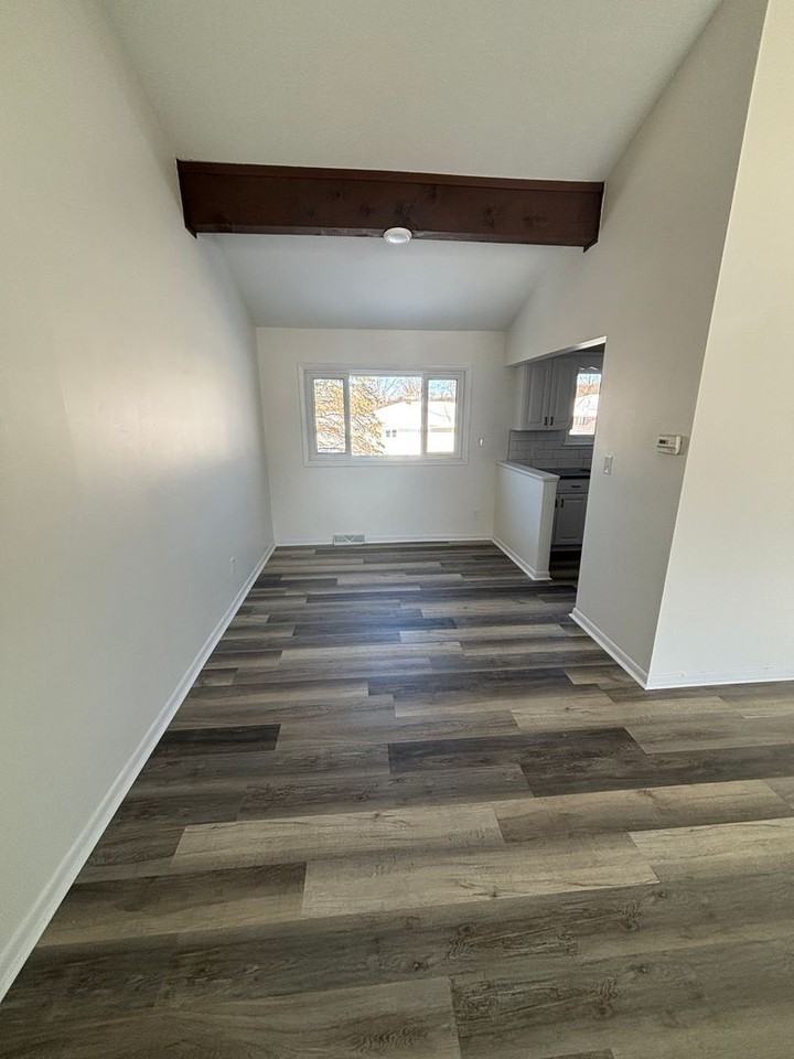 4633 Hickory Ridge Ave - Photo 4 of 18