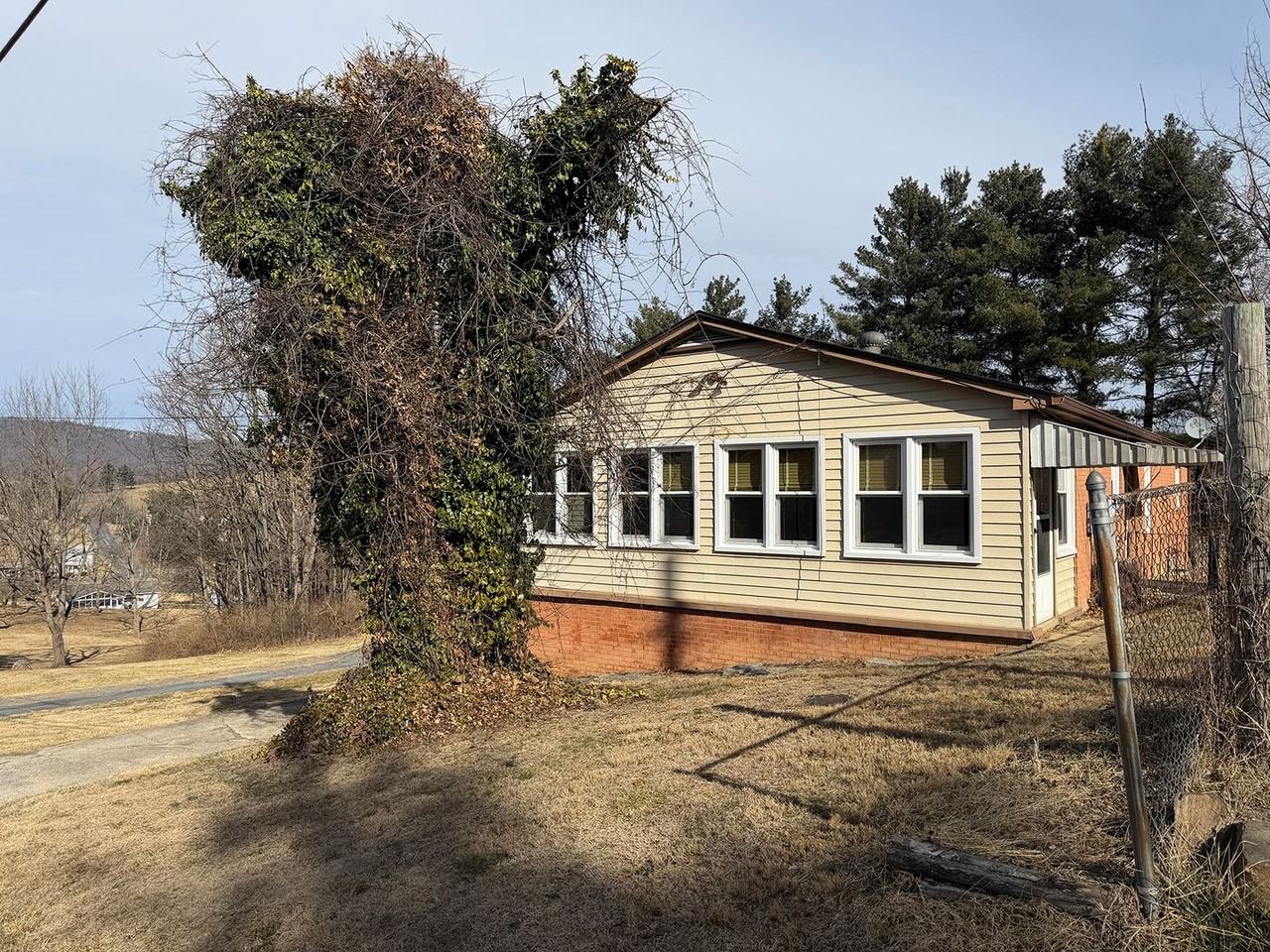 6944 Kieffer Rd - Photo 2 of 26