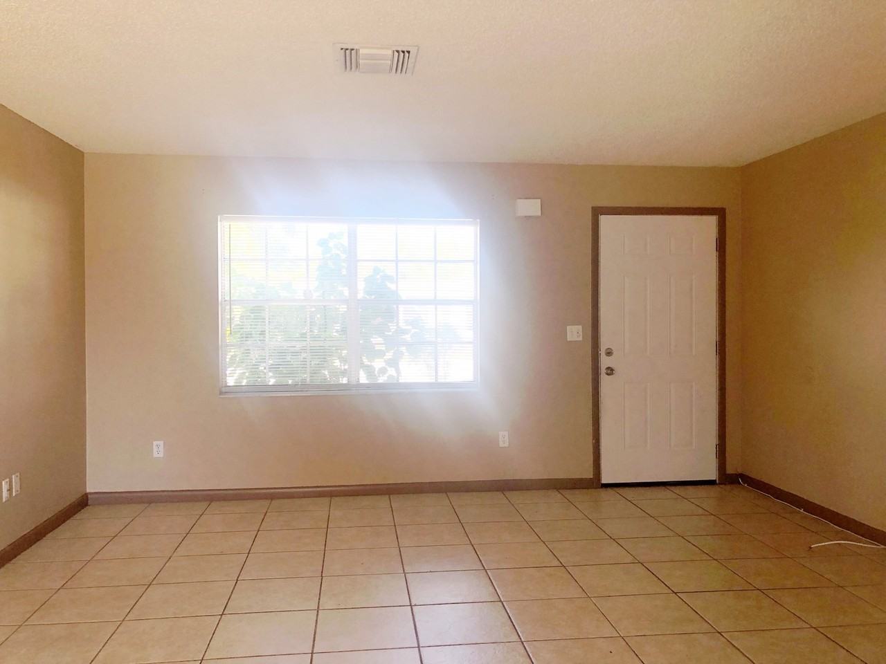 2811 Fulford St - Photo 5 of 17