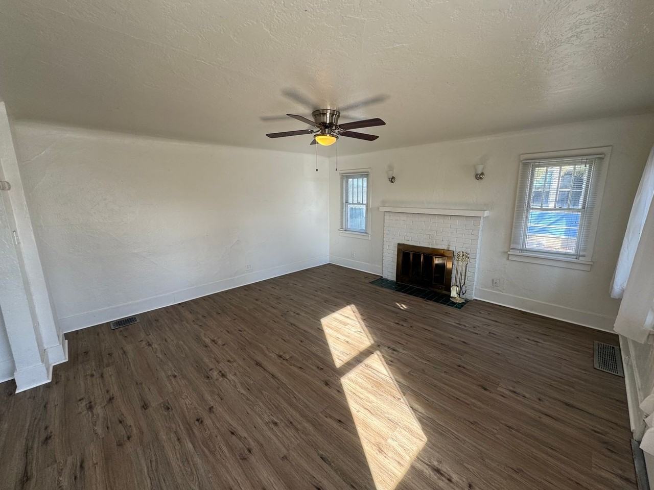 715 W 6th St - Photo 4 of 28