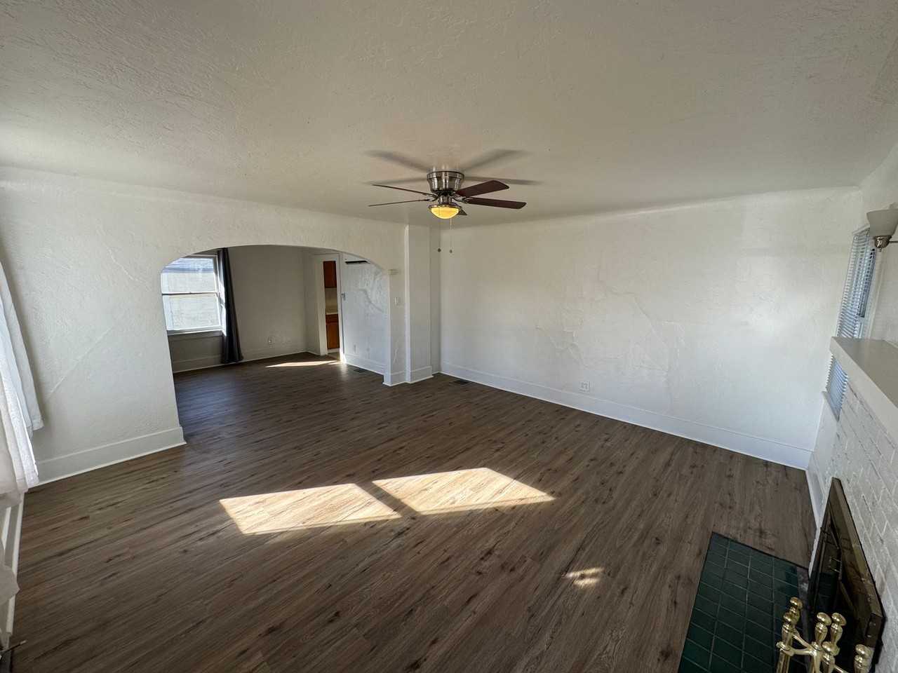 715 W 6th St - Photo 5 of 28