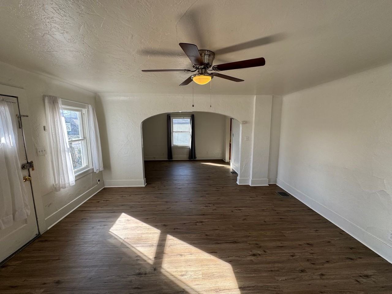 715 W 6th St - Photo 6 of 28